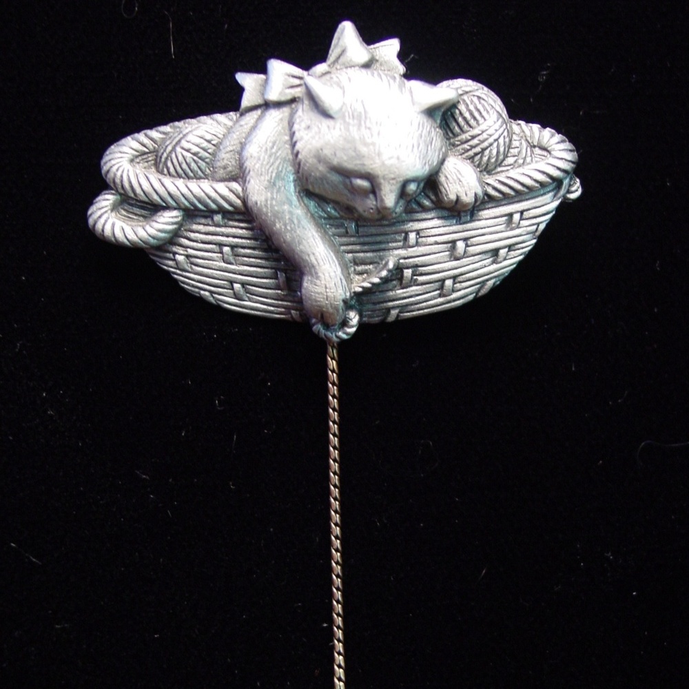 COPY - 🆕 ‘Cat in Yarn Basket 🧺’ Pin Brooch